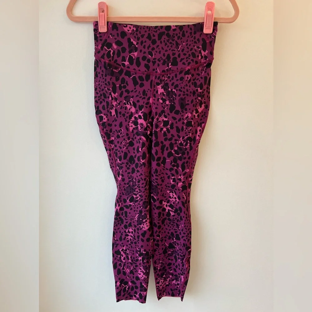 Lululemon Base Pace Leggings 25" in Magenta Camo Size 6 - Picture 4 of 5